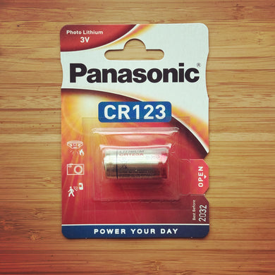 BATTERY : CR123A - PANASONIC